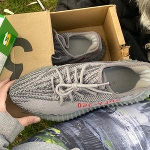 Selling these adidas Yeezy sply 350 men’s shoes